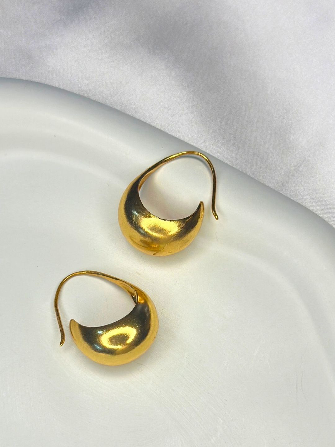 nihiraa Betsy Gold-Plated Circular Hoop Earrings