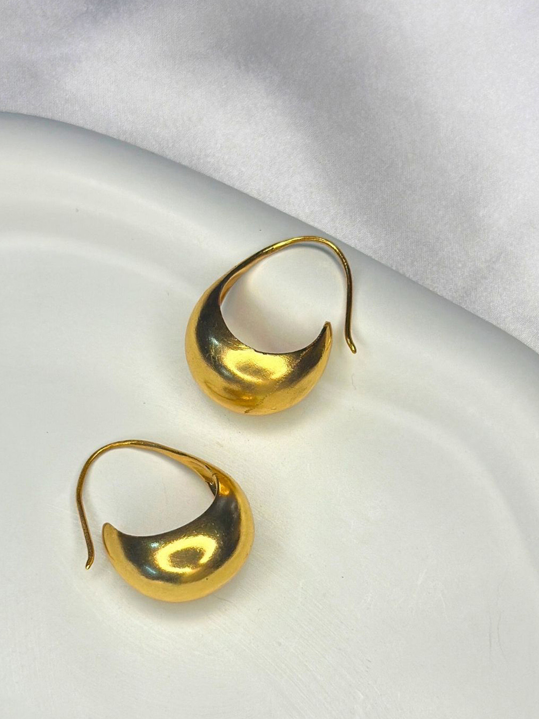 nihiraa Ballsie & Betsy Gold-Plated Finger Ring and Earrings