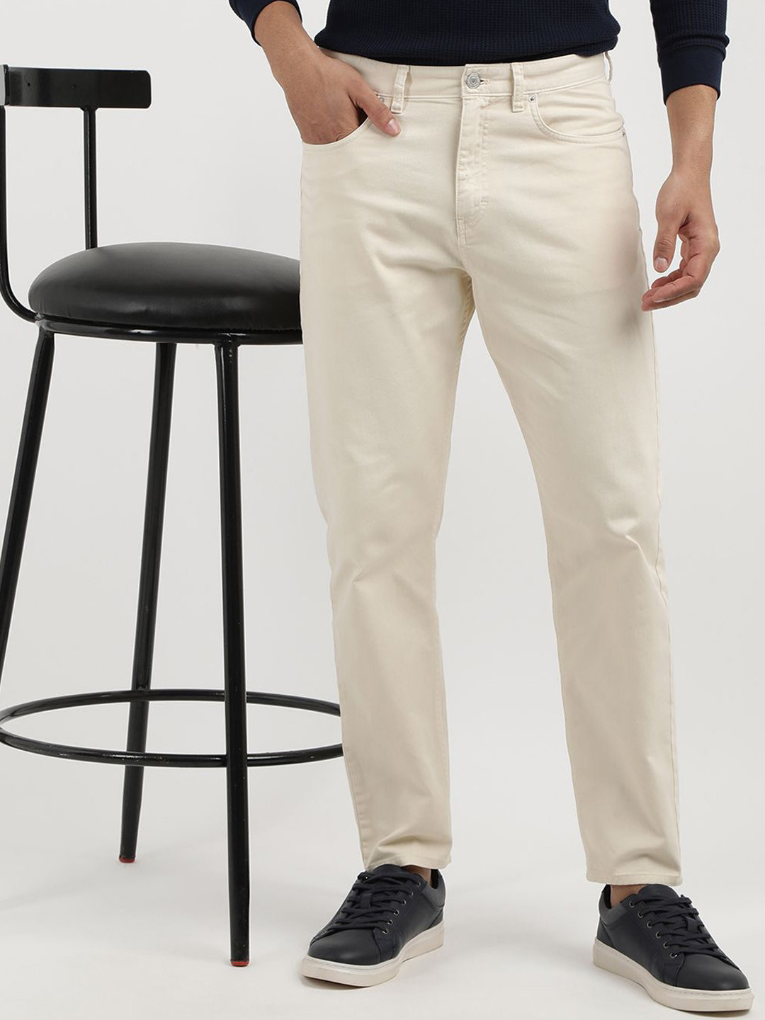 Tommy Hilfiger Men Regular Fit Mid-Rise Easy Wash Flat-Front Trouser