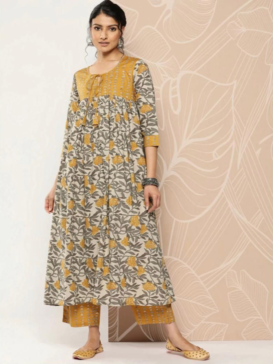 AAFAMI Floral Printed A-Line Kurta with Palazzos