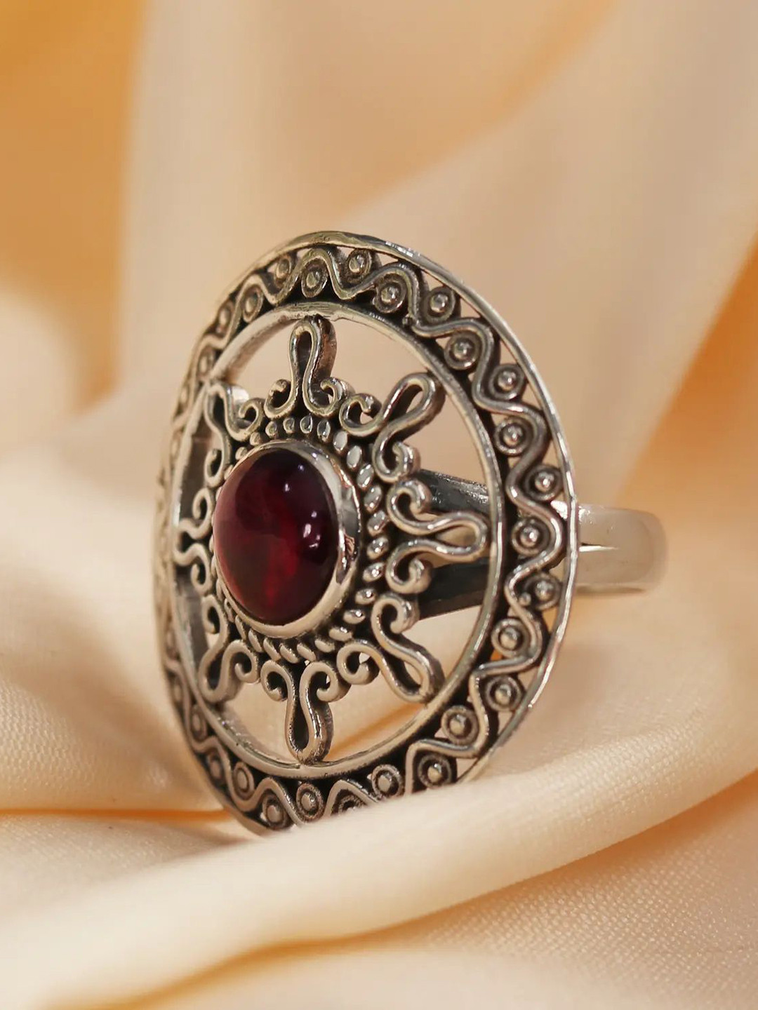 Exotic India Red Garnet Stone Sun-Design Round Sterling Silver Ring