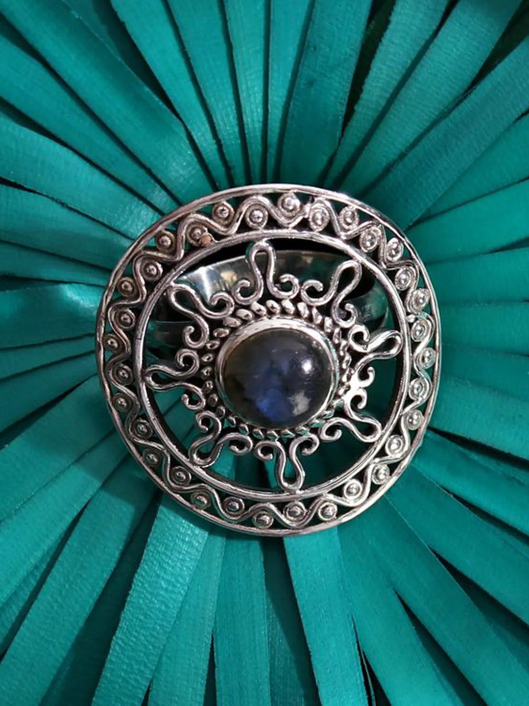 Exotic India Labradorite Stone Sun-Design Round Sterling Silver Ring