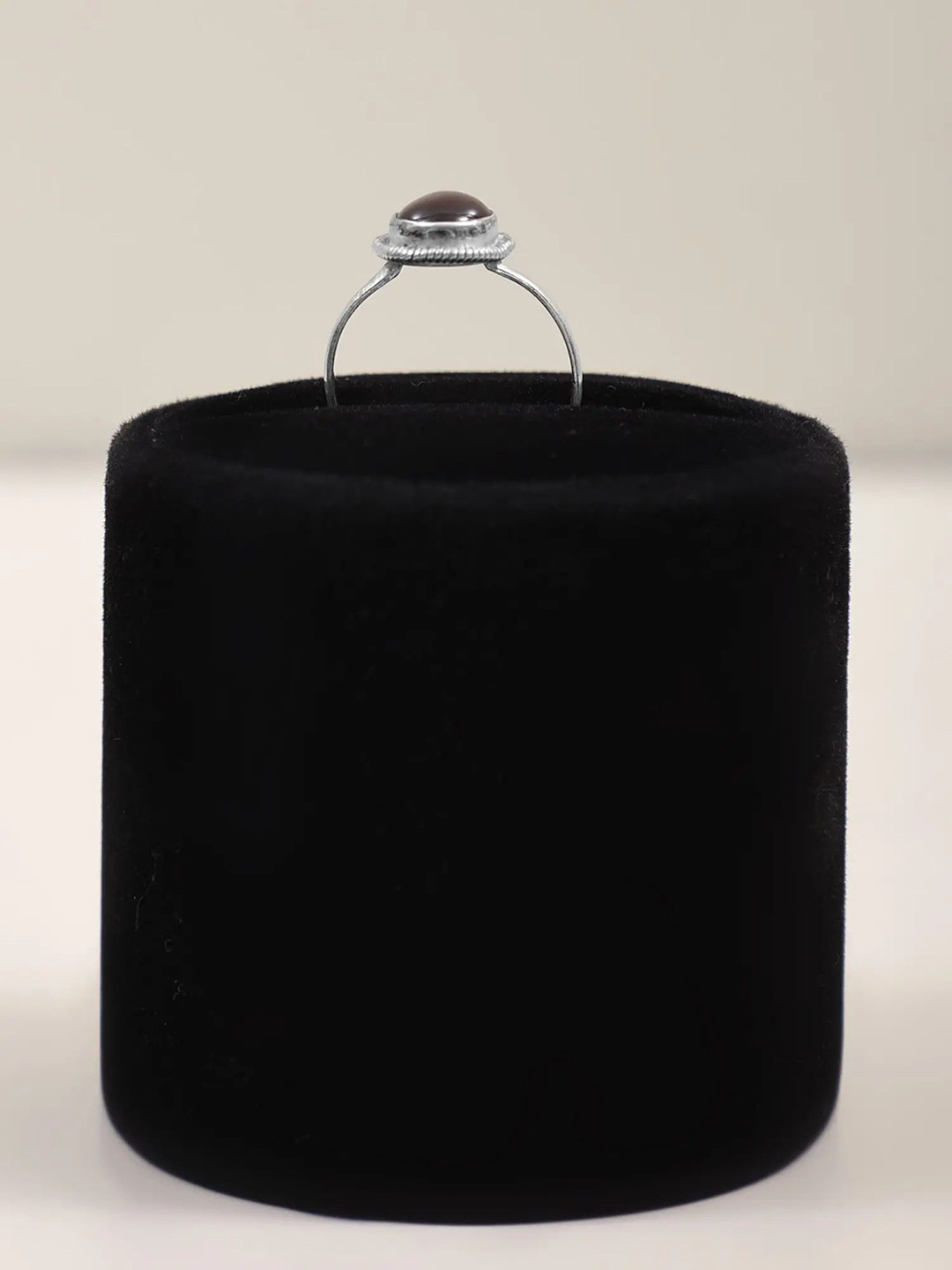 Exotic India Garnet Gemstone Oval Shape Sterling Silver Designer Ring