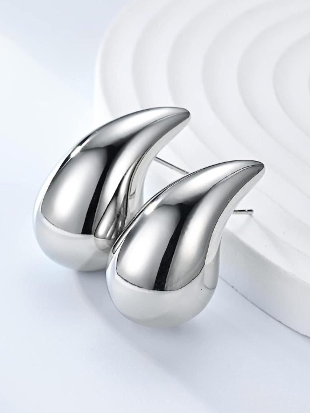 DN Creation Silver-Plated Teardrop Shaped Studs Earrings