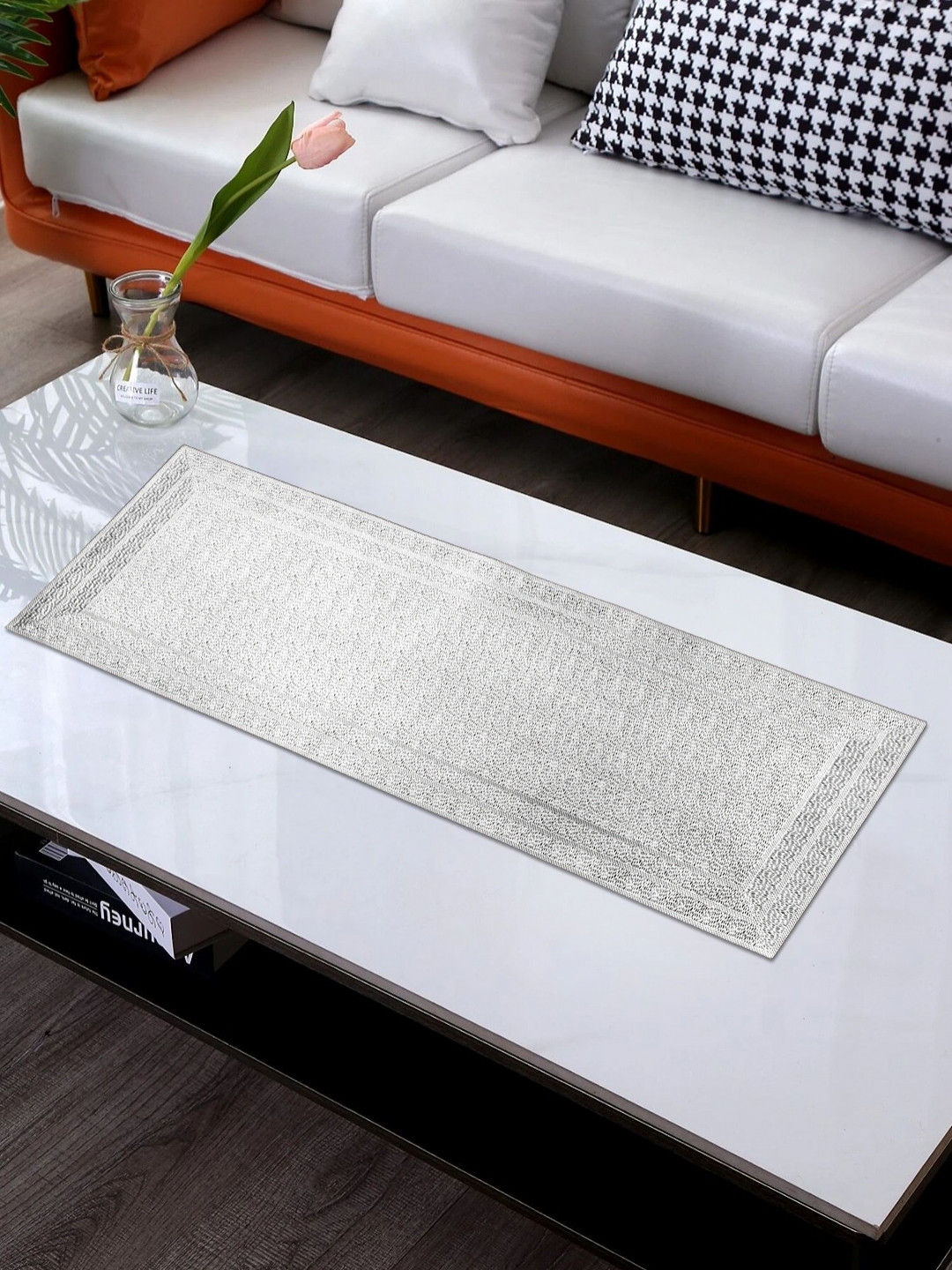 LooMantha Silver Toned Abstract Table Runner
