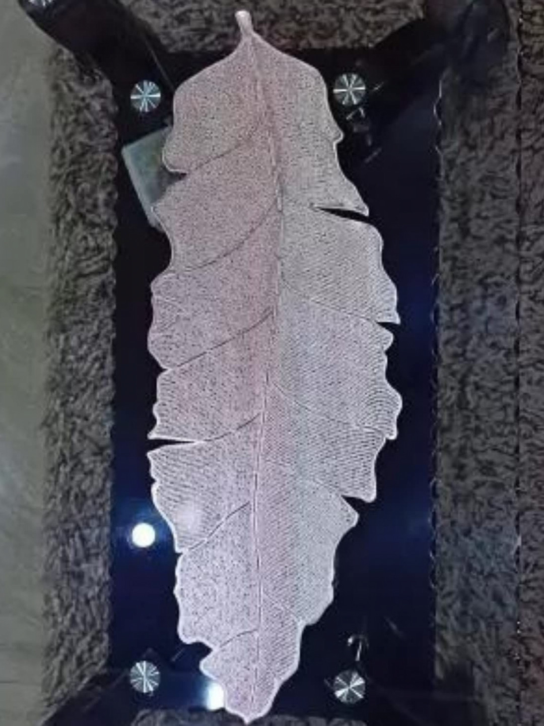 LooMantha Gold Toned Leaf Shaped Table Runners