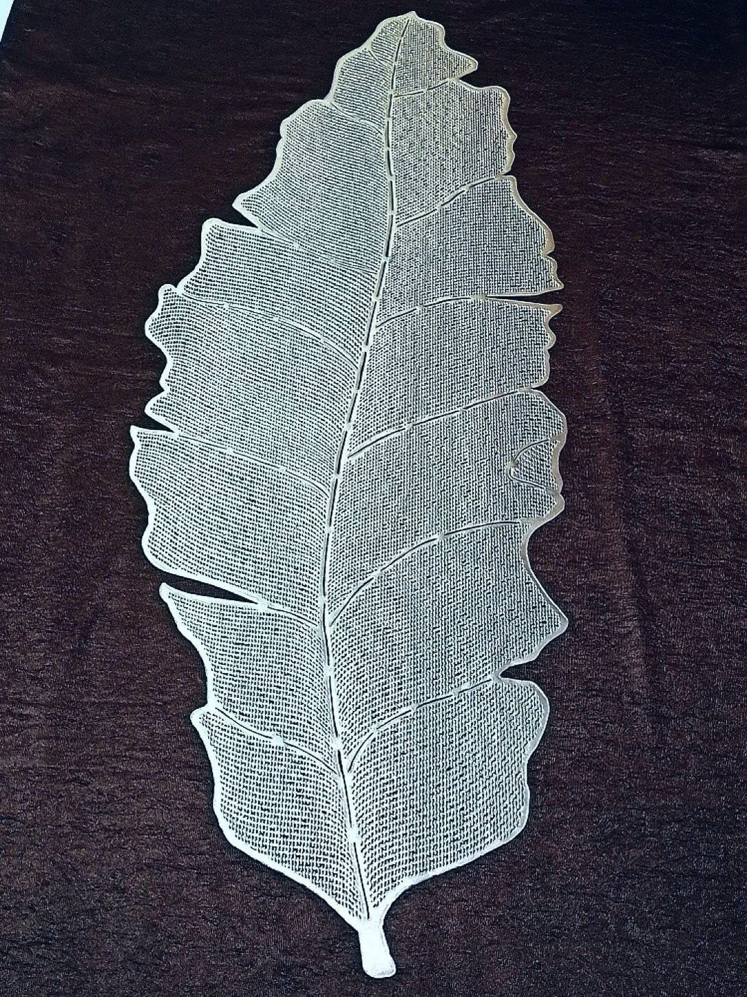 LooMantha Silver Toned Textured Kela Patta Table Runners