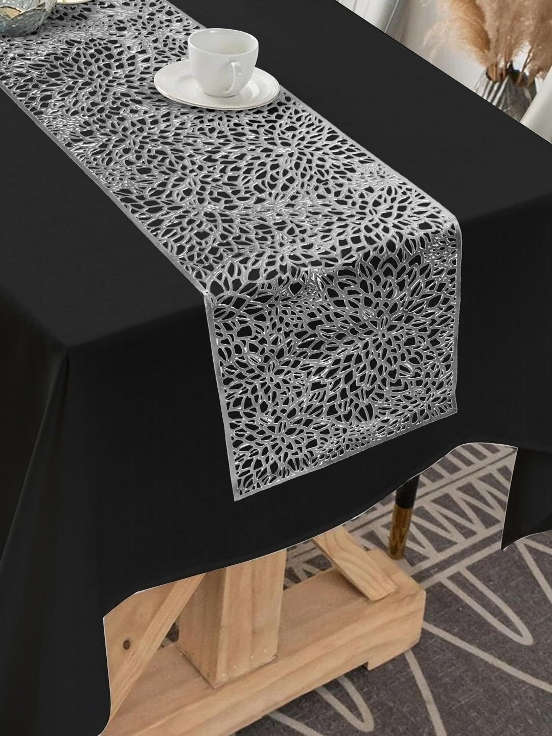 LooMantha Silver Toned Textured Rectangular Table Runners