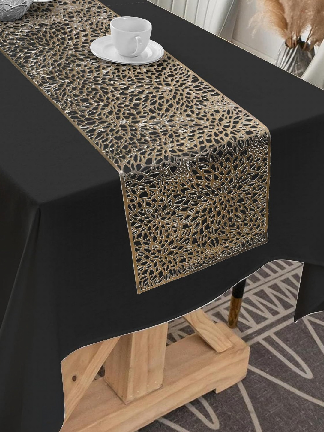 LooMantha Gold Toned Textured Rectangular Table Runners