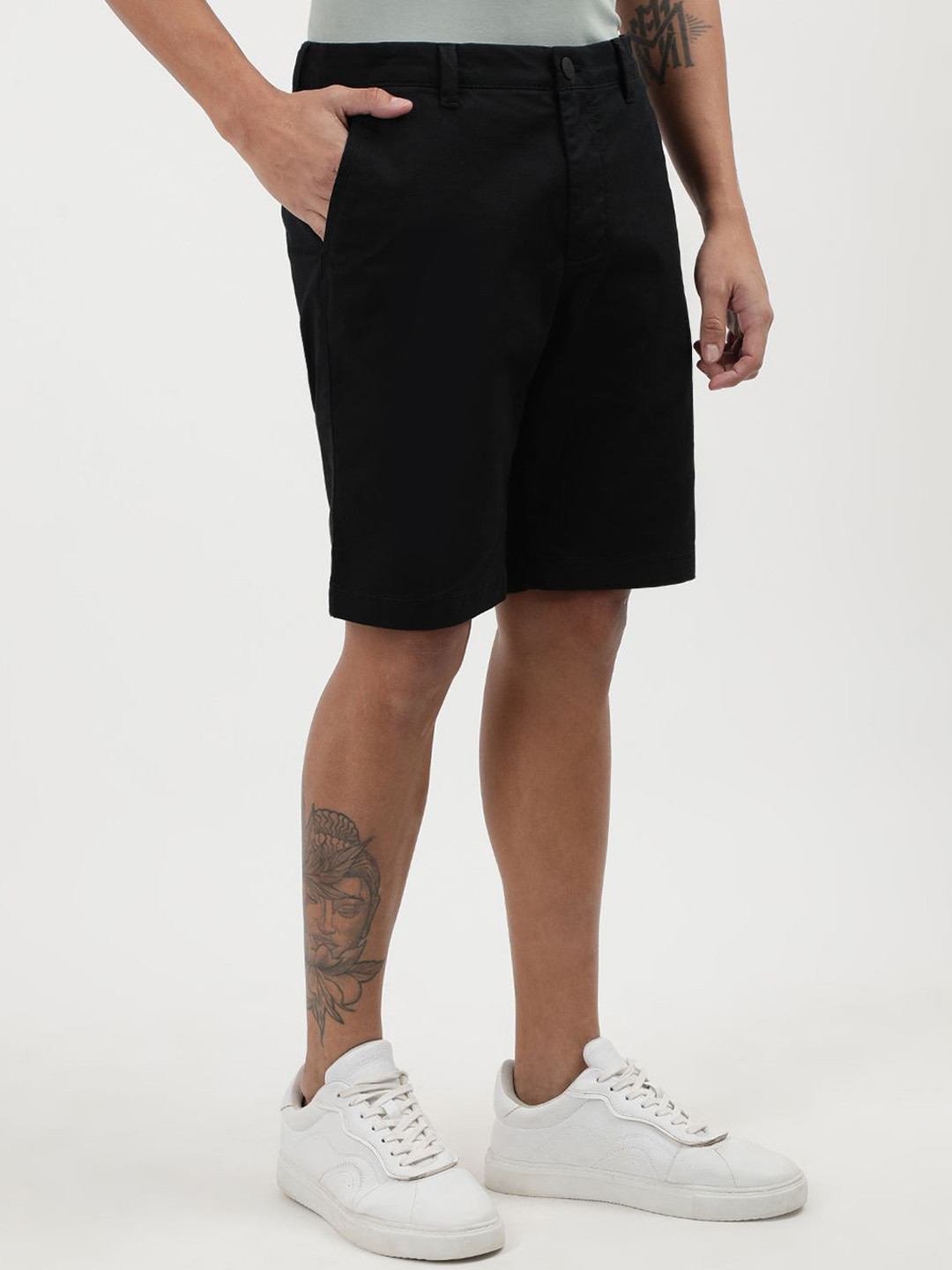 Calvin Klein Jeans Men Cotton Mid-Rise Slim Fit Chino Shorts