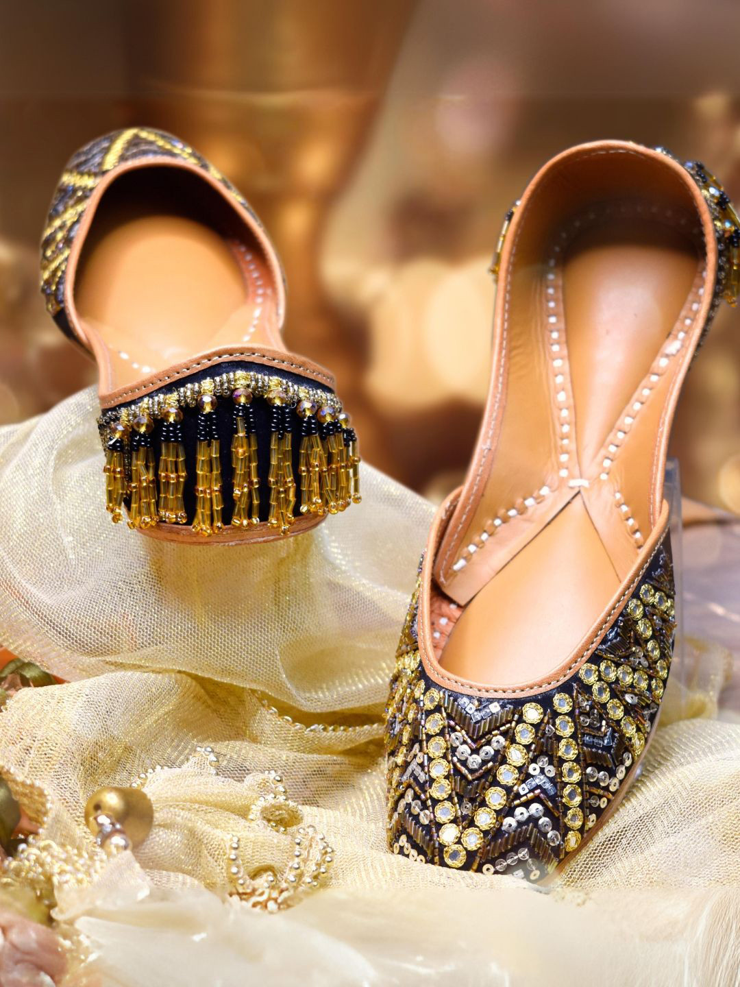 YASSIO Women Ethnic Embellished Mojaris Flats