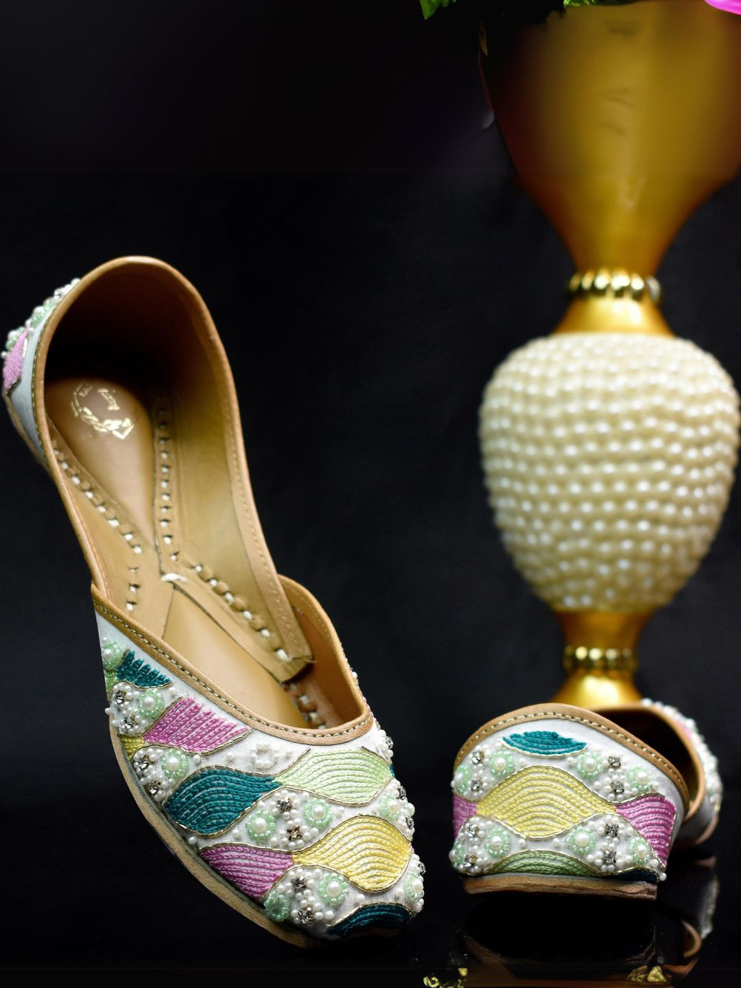 YASSIO Women Ethnic Embellished Mojaris Flats