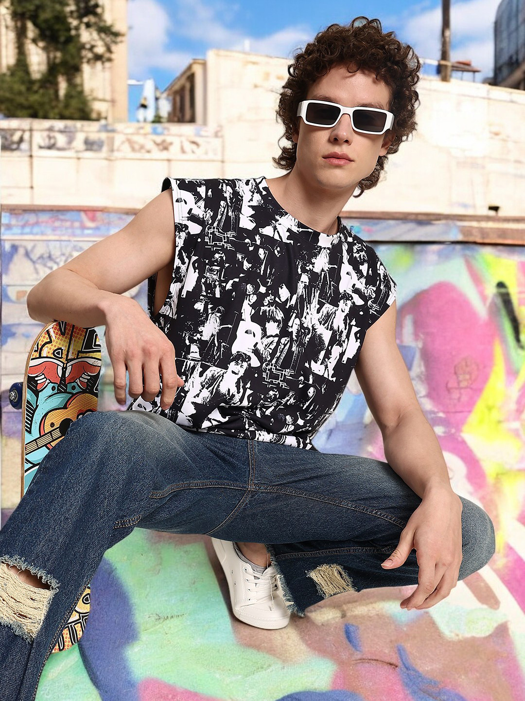 URA STREET Men Printed V-Neck Raw Edge T-shirt