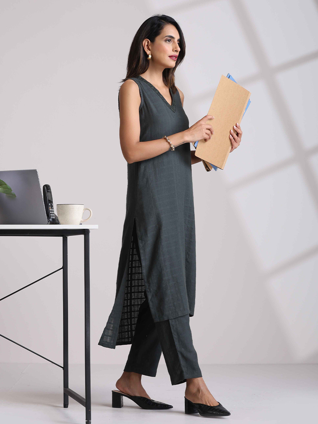 trueBrowns Geometric Woven Design V-Neck Sleeveless A-Line Kurta with Trousers