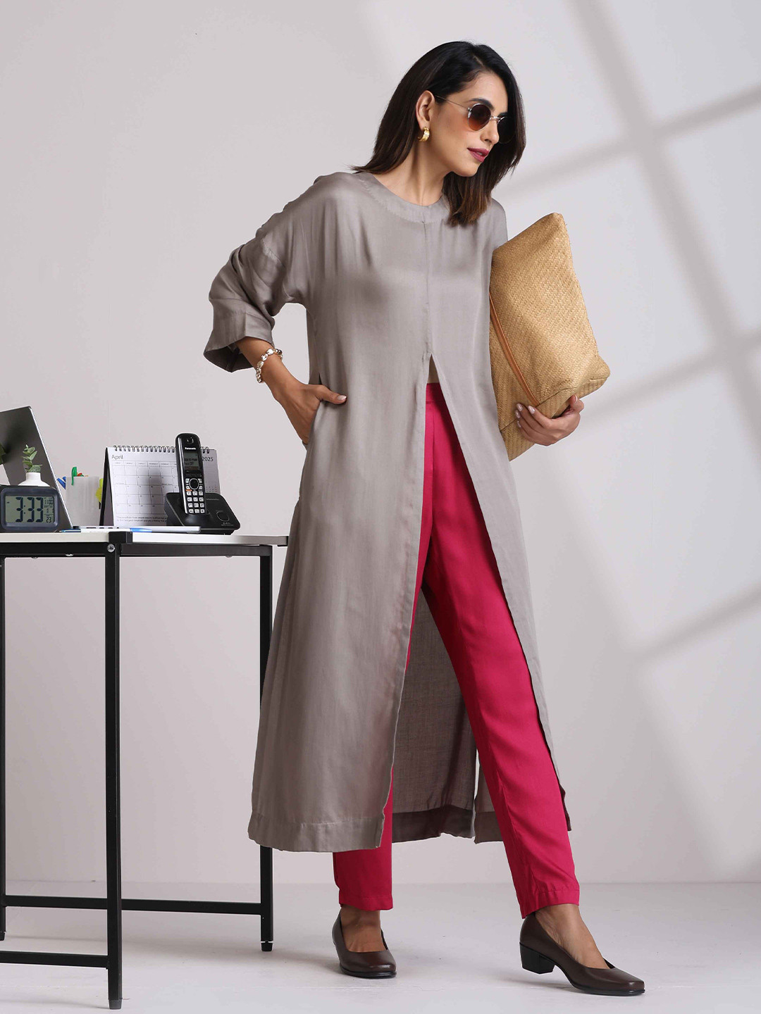trueBrowns Round Neck Drop Shoulder Sleeves Straight High Slit Kurta With Trousers