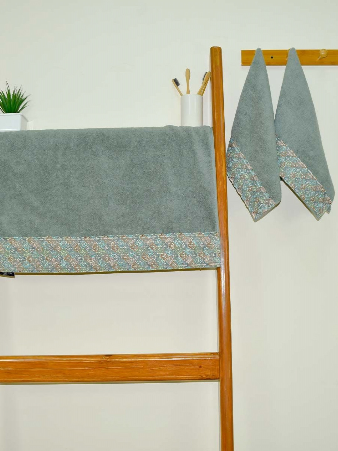 RANGOLI Green 3 Piece Cotton 550 GSM Towel Set