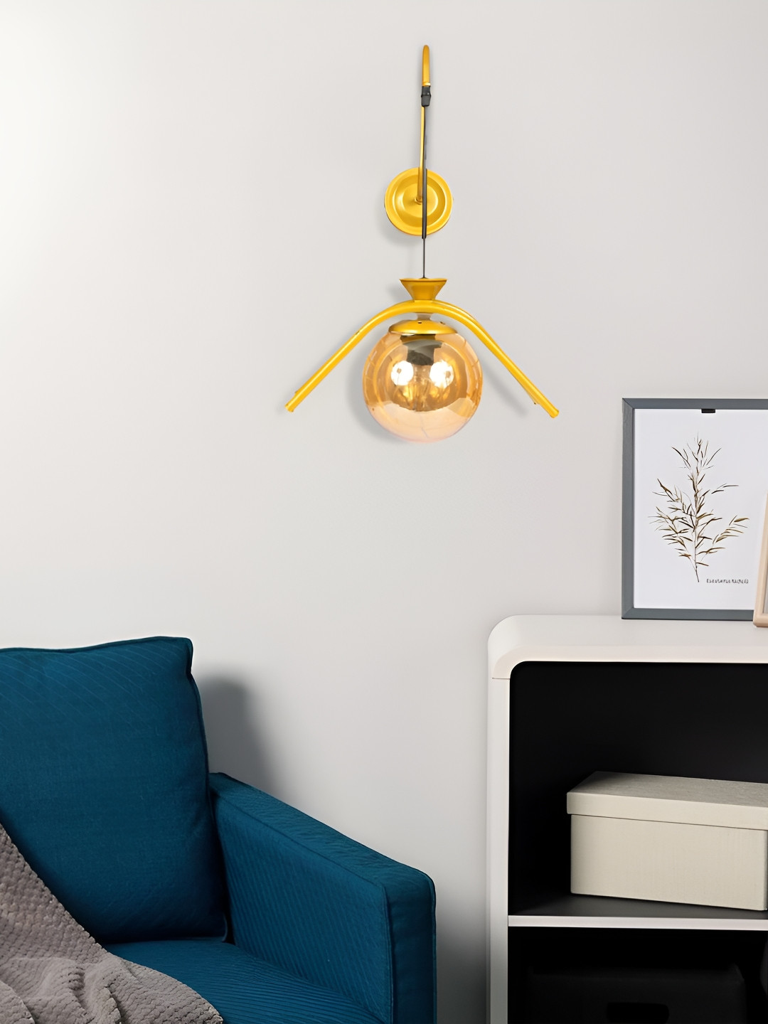 MFD HOME FURNISHING Gold-Toned Metal Traditional Spherical Shaped Wall Lamp