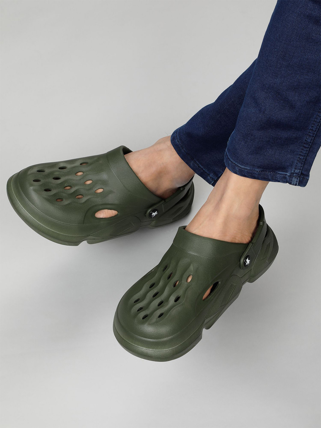 Cantabil Men Self Design Back Strap Clogs