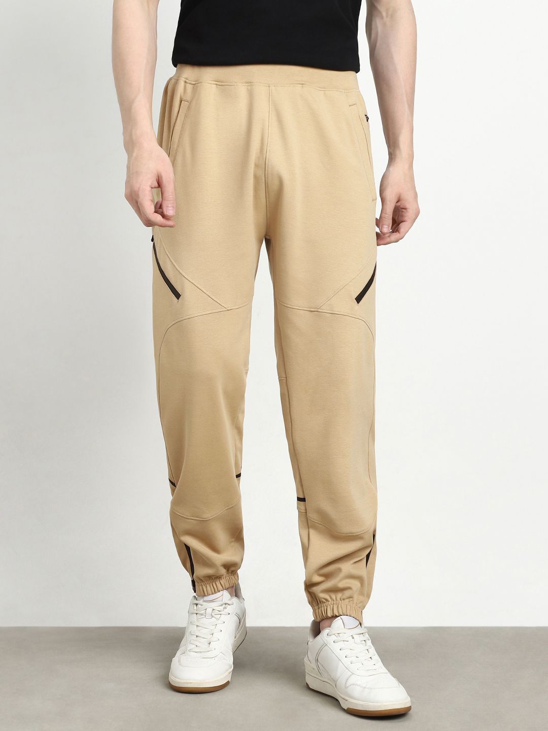 NOBERO Men Oversized Travel  10 Feature Joggers
