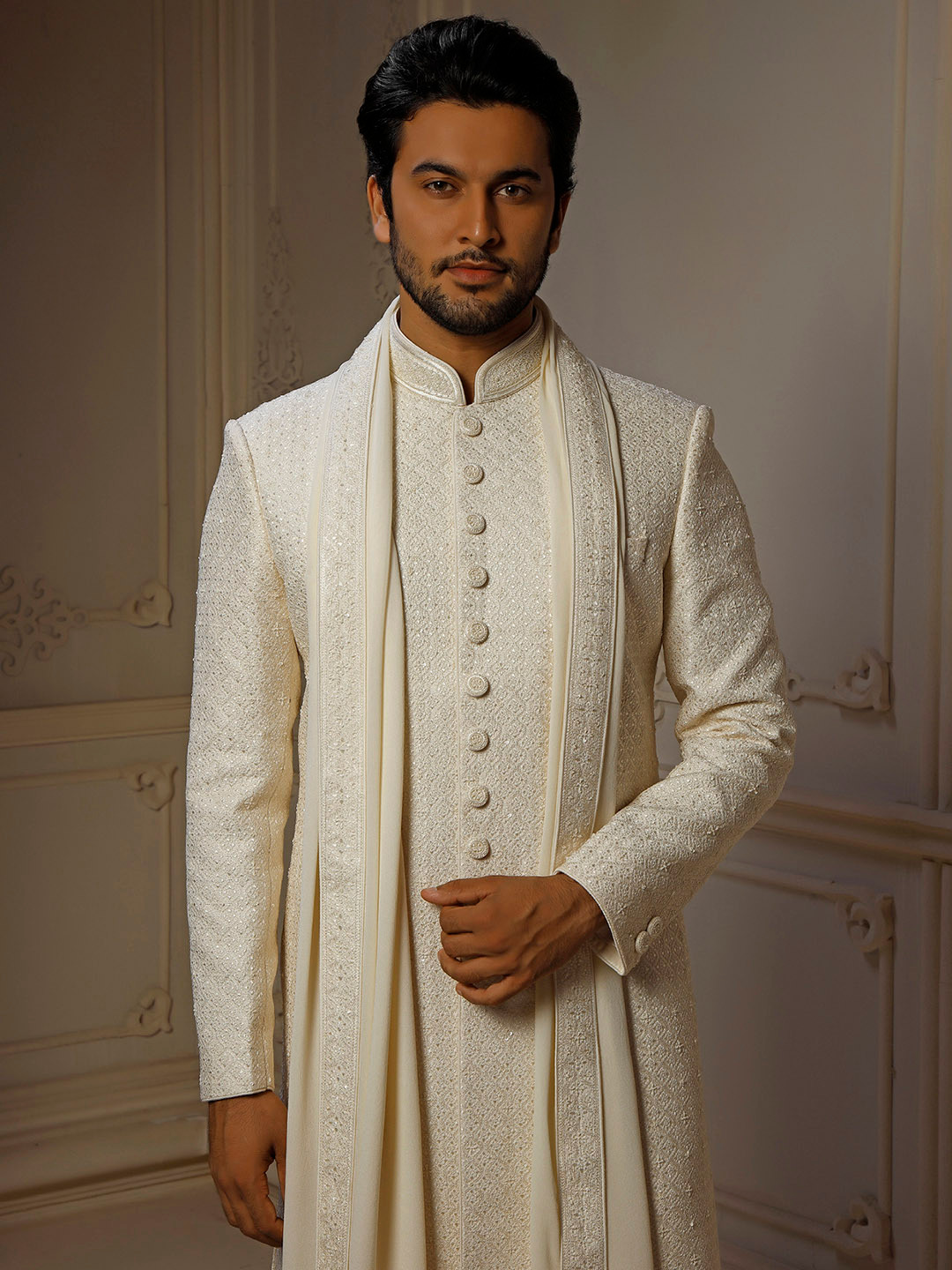 VANSHIK Men Embroidered Sherwani Set