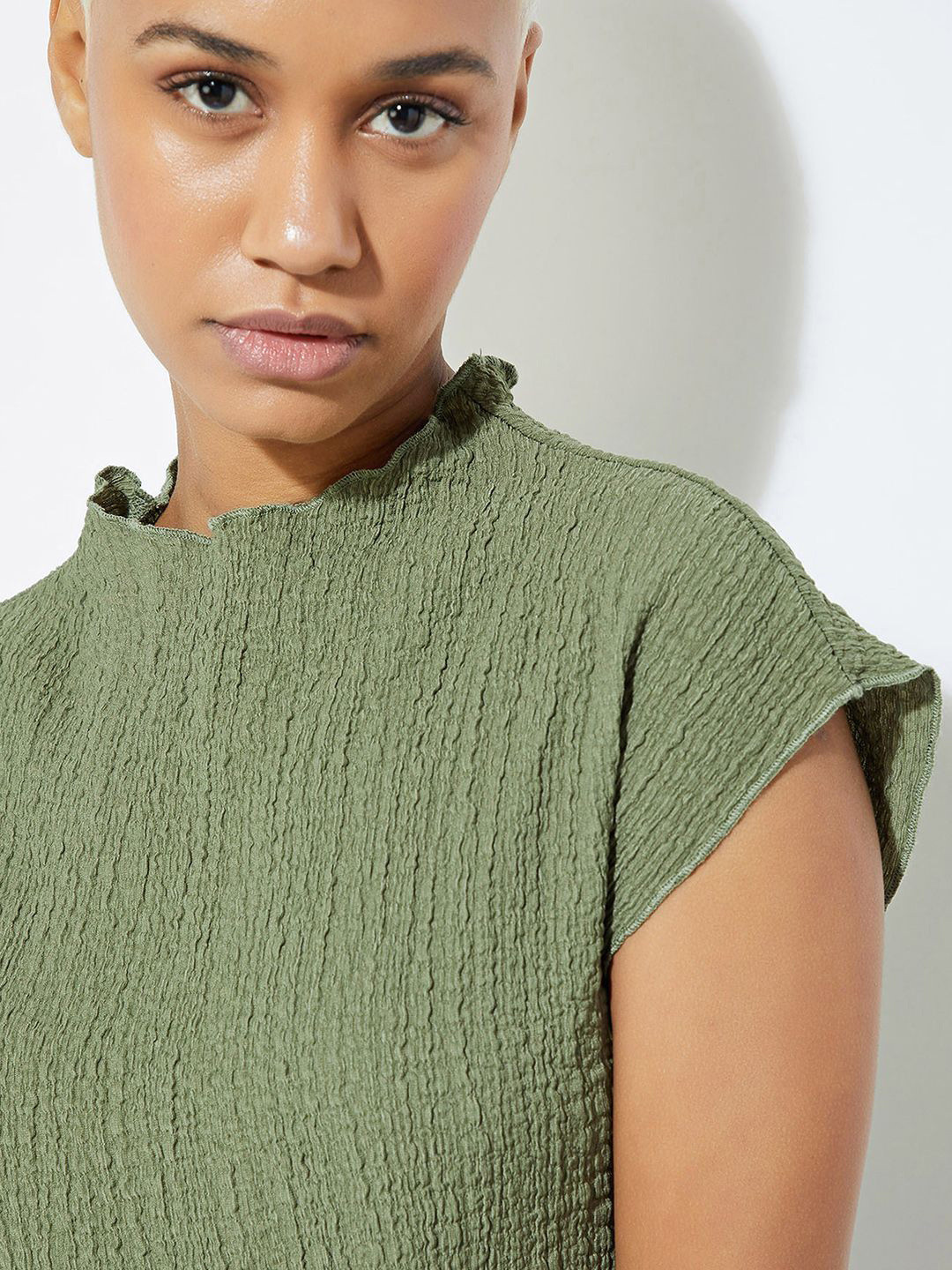 max URB_N Women High Neck Crinkle Top