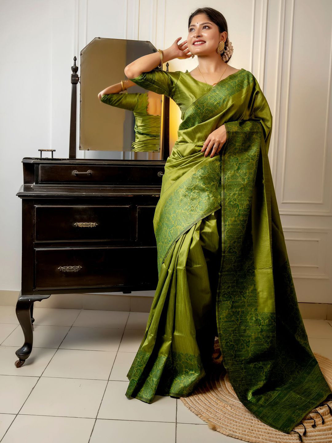 Panzora Solid print Saree With Blouse