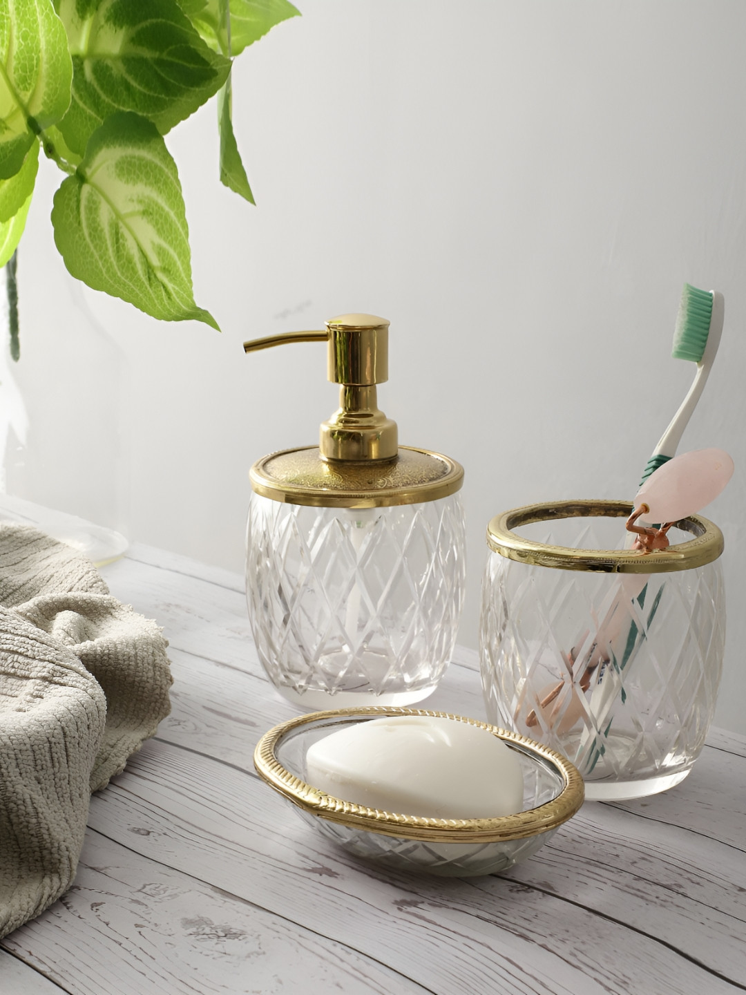 Decor de Maison Gold Toned & Transparent 3 Pieces Textured Metal Bath Accessories Set