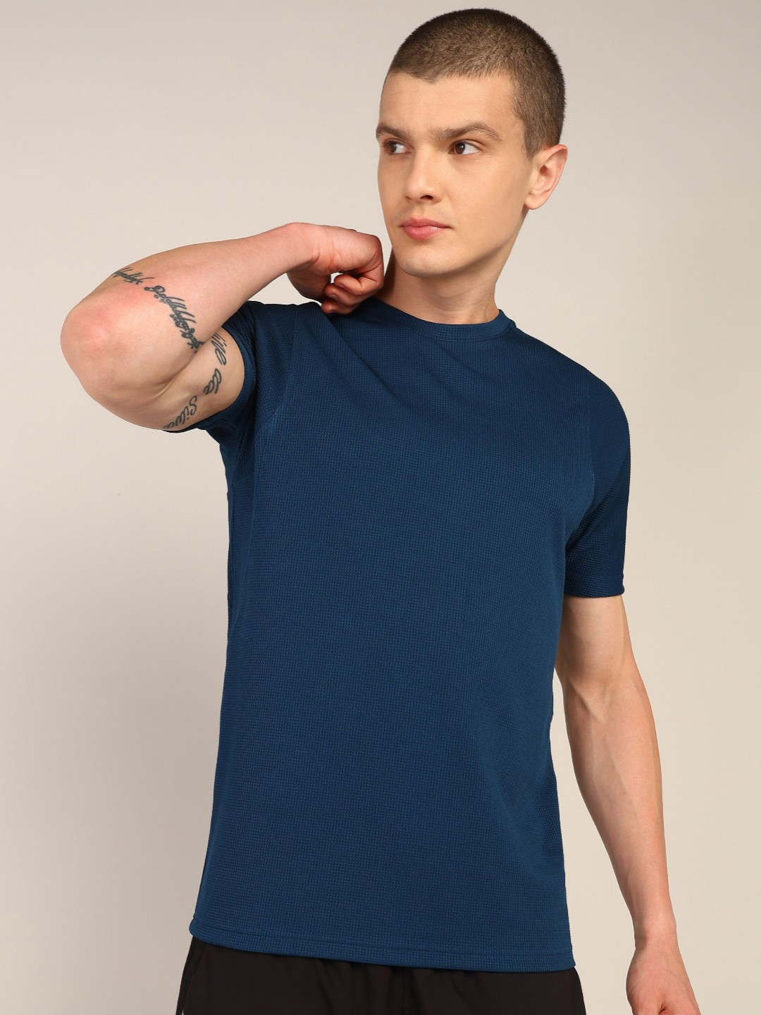Golden Kite Men Applique T-shirt