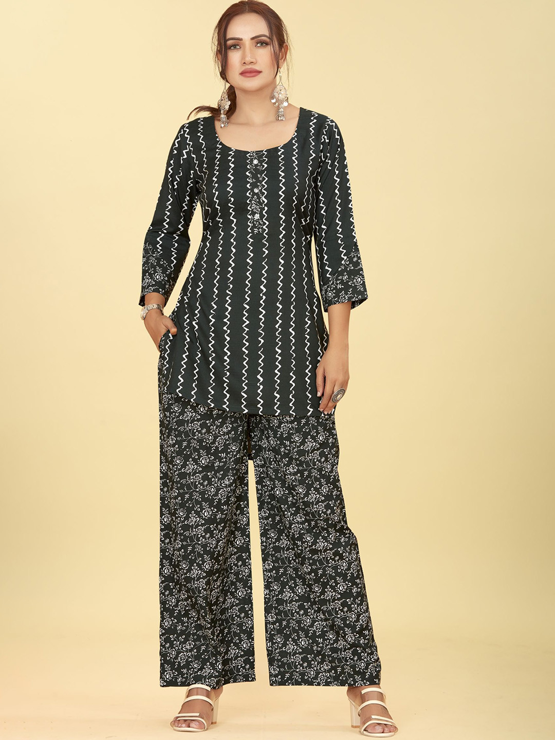 ODD BY chansi TRENDZ Geometric Printed Regular Straight Kurti With Palazzos