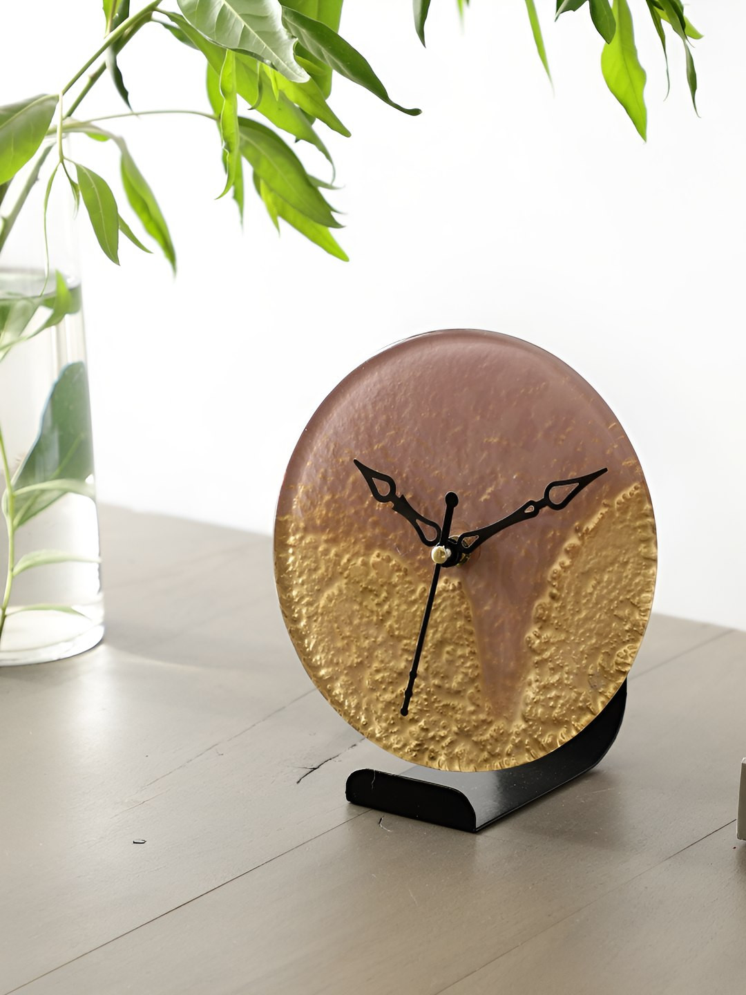 Decor de Maison Pink & Black Contemporary Analogue Table Clock