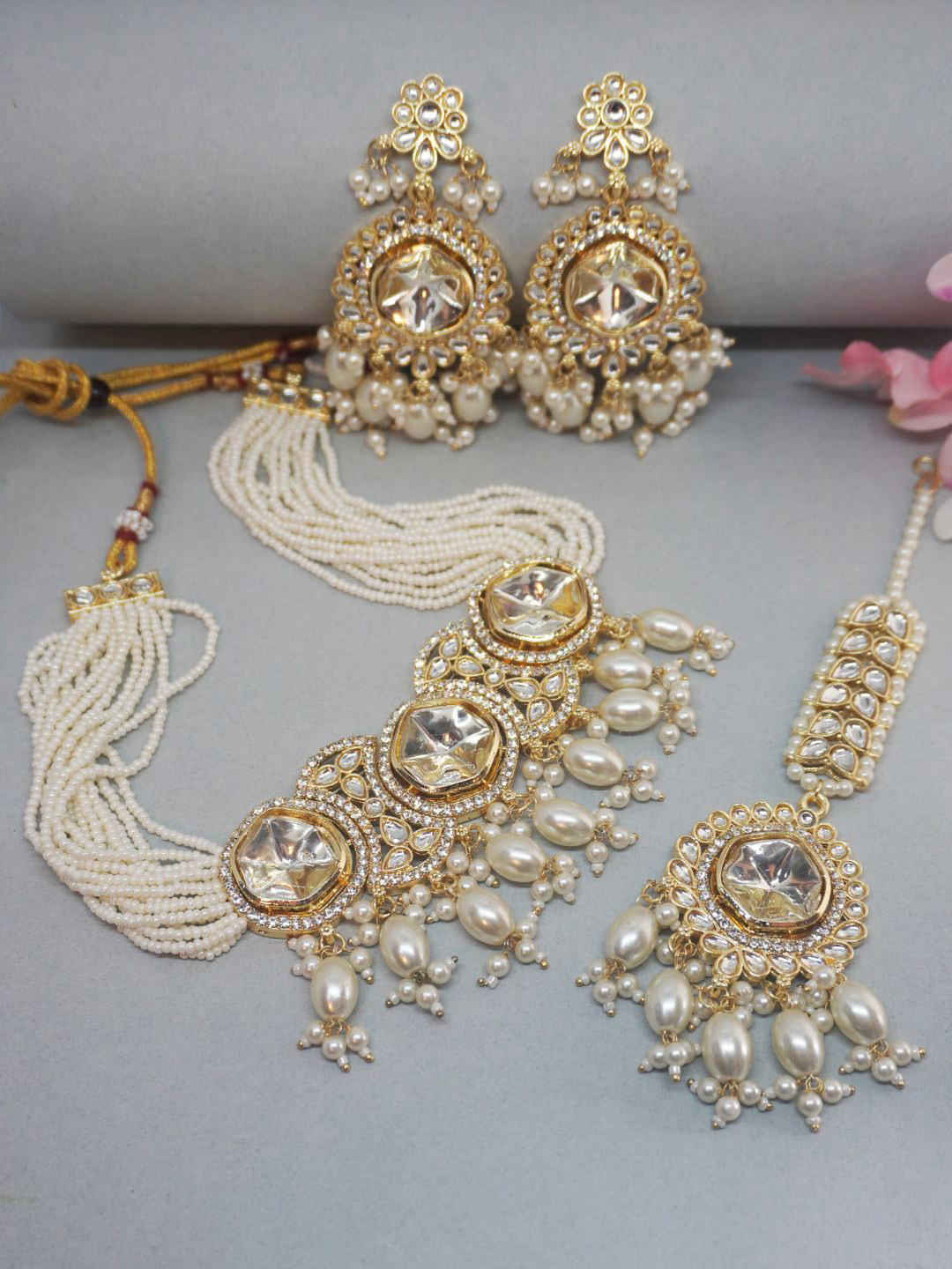 Niscka Gold-Plated CZ Kundan & Beaded Necklace With Earings & Mangtika