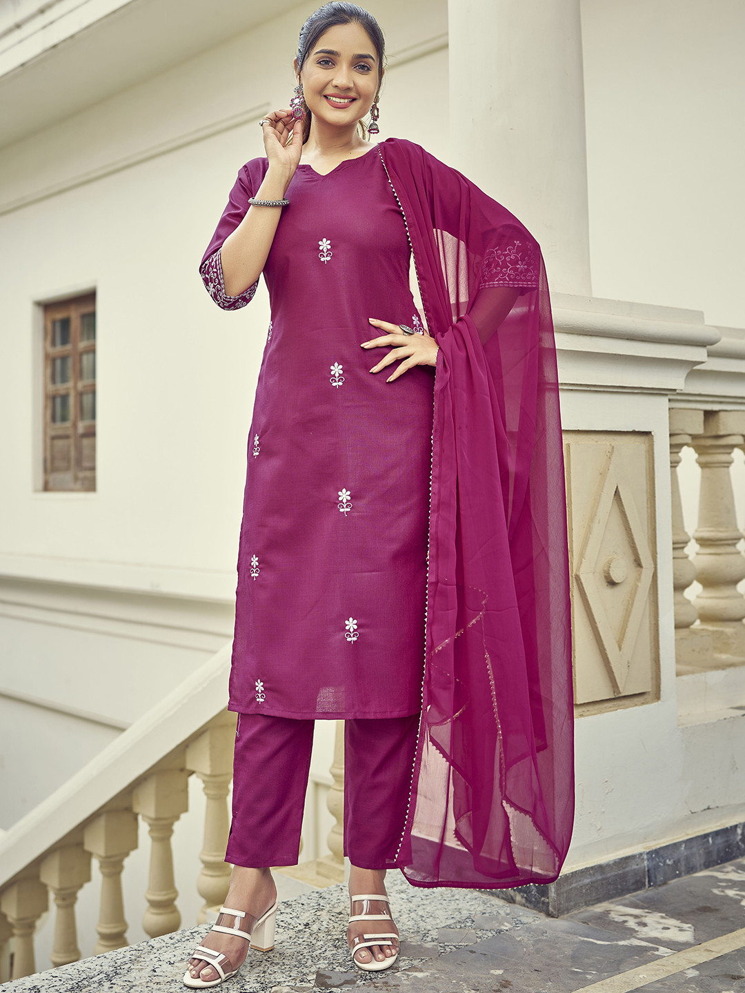 TRAHIMAM Floral Embroidered Straight Kurta with Trousers & Dupatta
