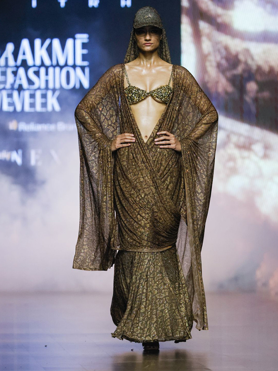 ITRH Embellished Beads and Stones Net Lehenga Saree