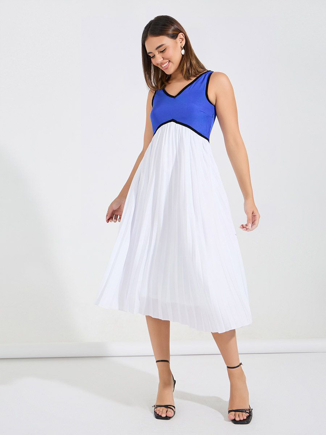 Styli Women Colourblocked V Neck Pleated Midi Length A Line Dress