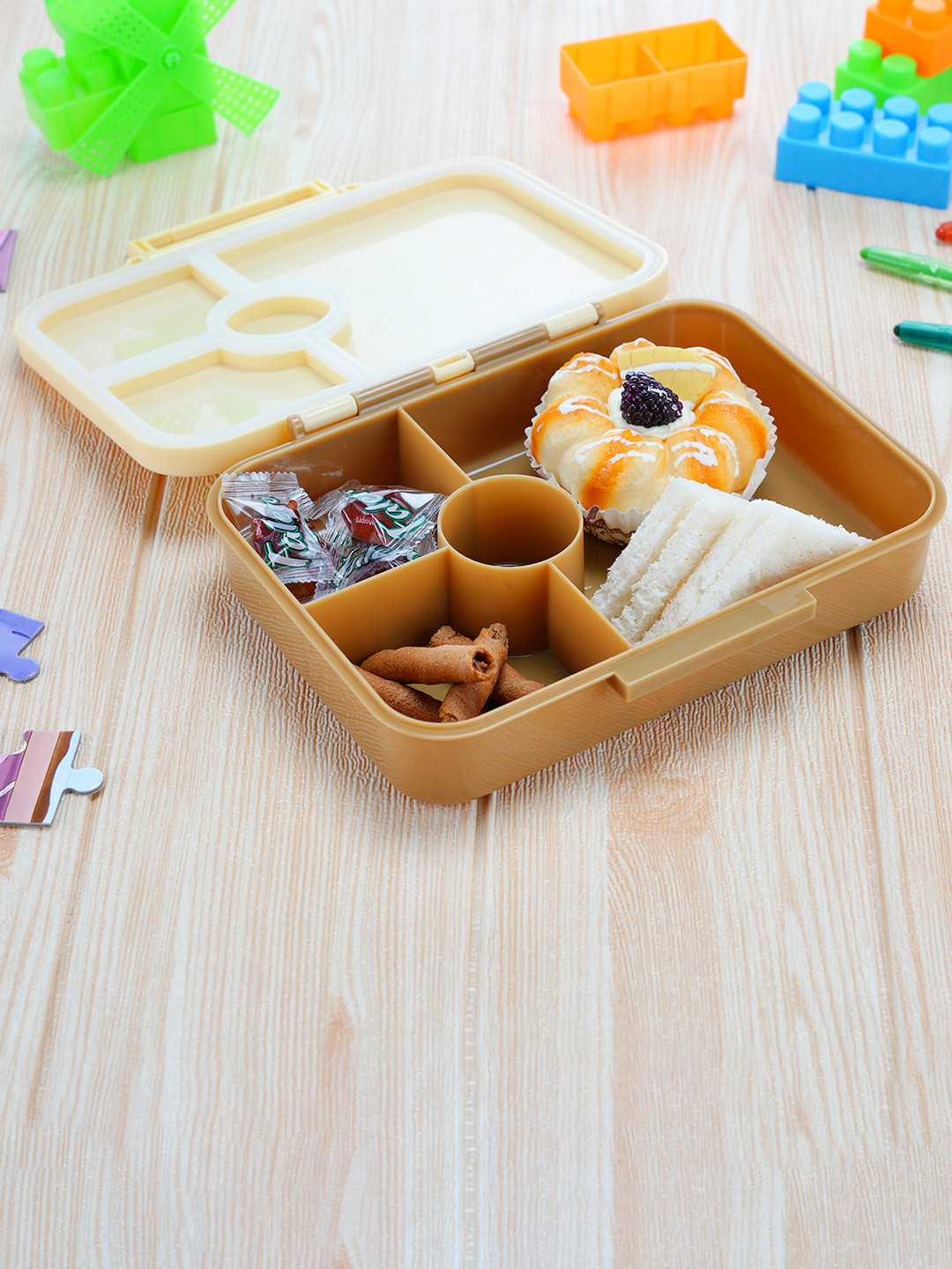 Nayasa Single Bento Brown Dinosaur Print Plastic 4 Compartment Clip Lock Lunch Box 900ml