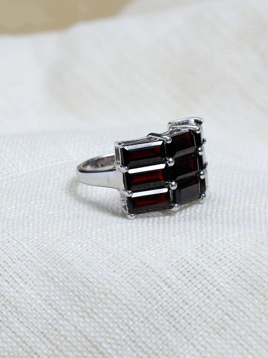 Exotic India Garnet Gemstones Rectangular Cut Sterling Silver Ring