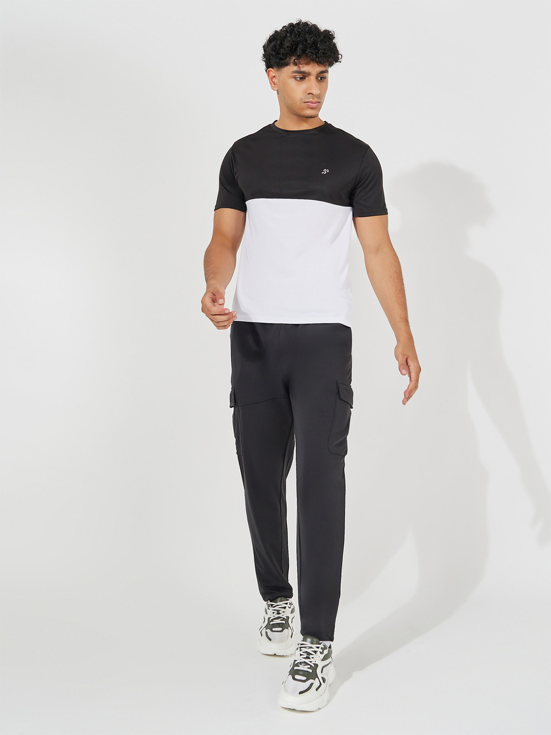 Styli Men Slim Fit Mid Rise Super Soft Cargos Trousers