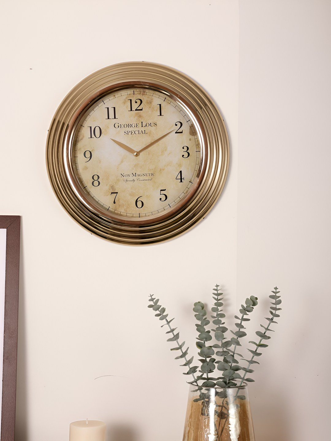 Decor de Maison Cream-Coloured Striped Round Shaped Contemporary Gilded Rustic Wall Clock