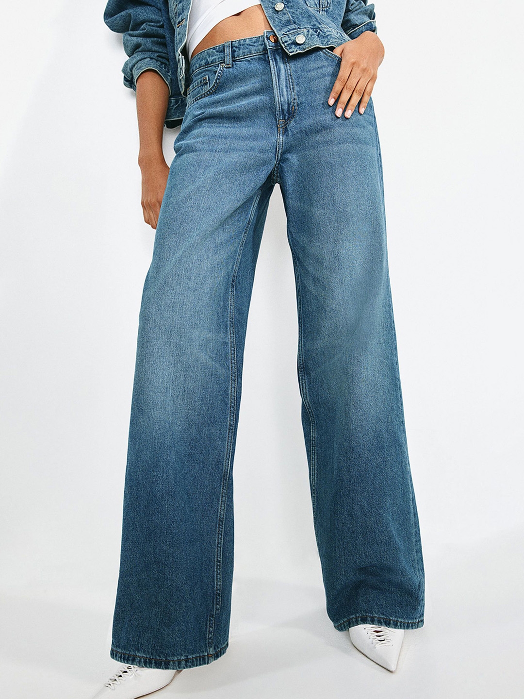 H&M Women Wide High Light Fade Stretchable Cotton Jeans - Jeans for Women 30336652 | Myntra