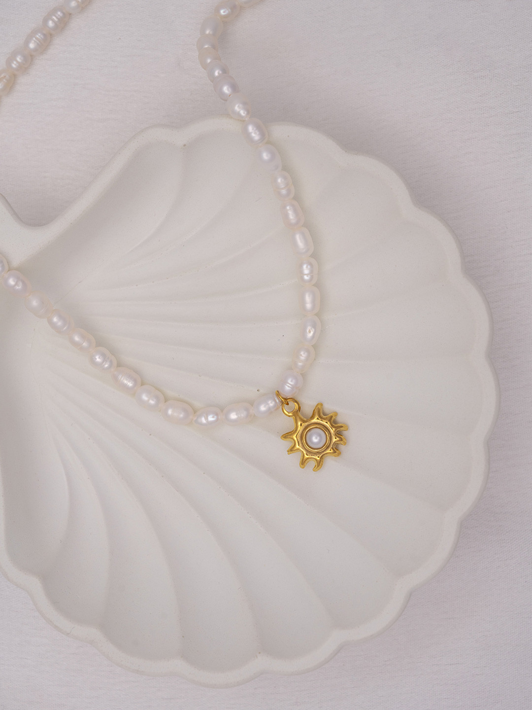 Perfectly Average Women 18k Gold Plated Jewellery Sunflower Pearl Necklace