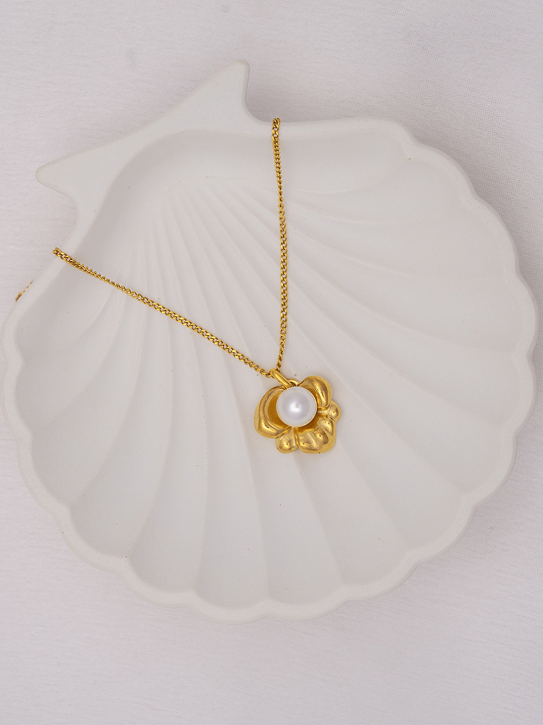 Perfectly Average Women 18k Gold Plated Jewellery Lotus Pearl Pendant Necklace