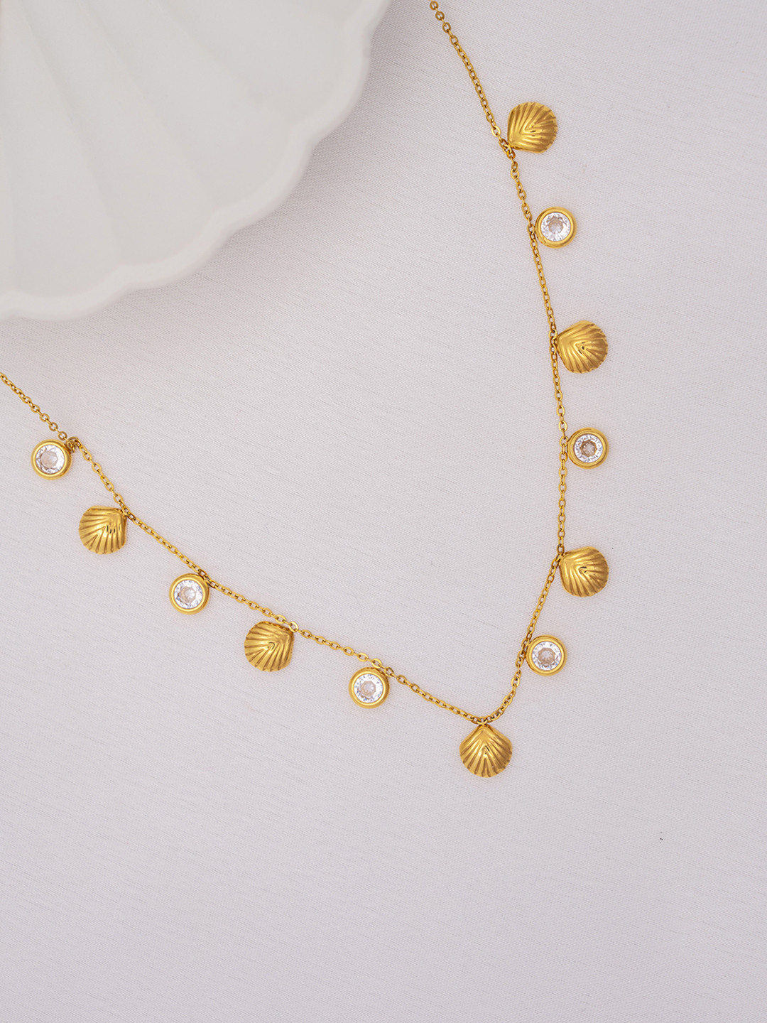 Perfectly Average Women 18k Gold Plated Jewellery Shell Charm Necklace