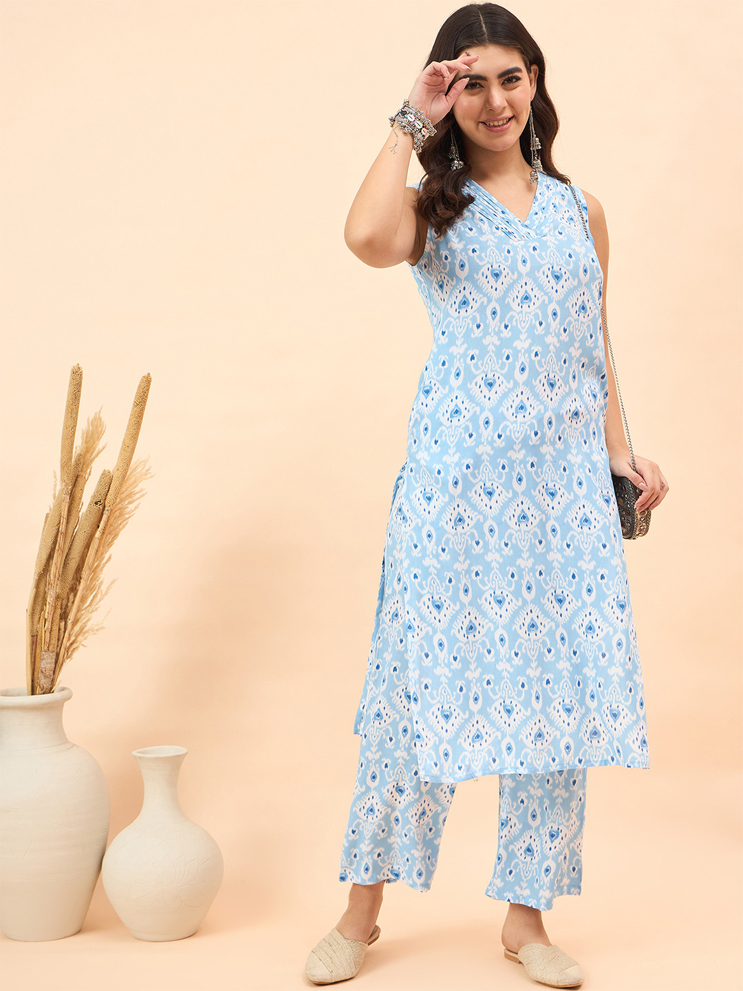CRENOL THREADS Floral Printed Sleeveless Straight Kurta With Trouser