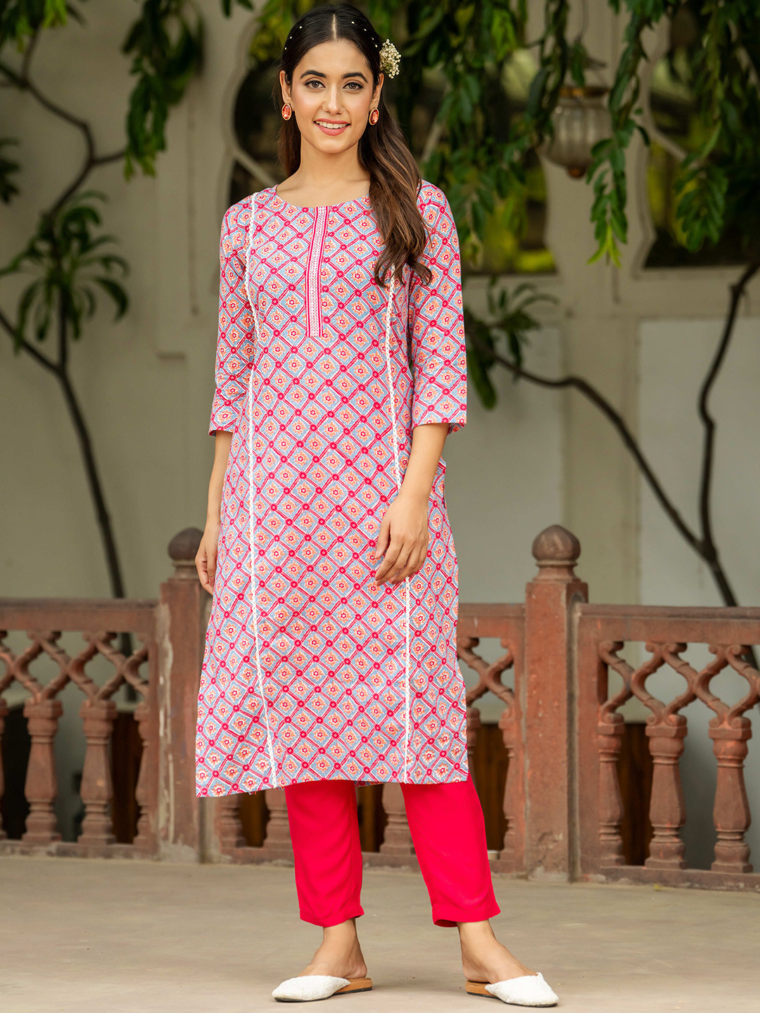 GAYRAA Floral Printed Round Neck Pure Cotton Straight Kurta
