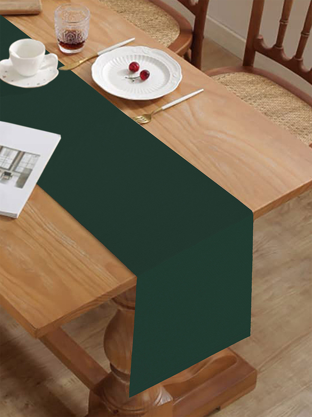 HOME COLORS.IN Green Cotton Soild 6 Seater Table Runner