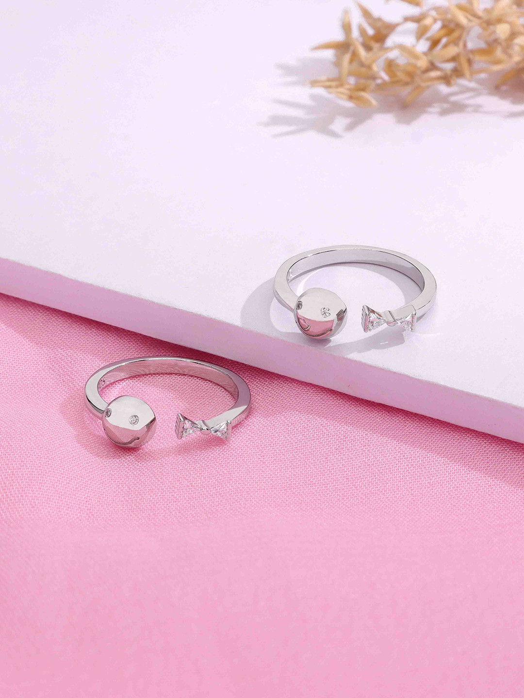 KAI JEWEL Sterling Silver Rhodium-Plated Cubic Zirconia Bejewelled Bow Toe Rings