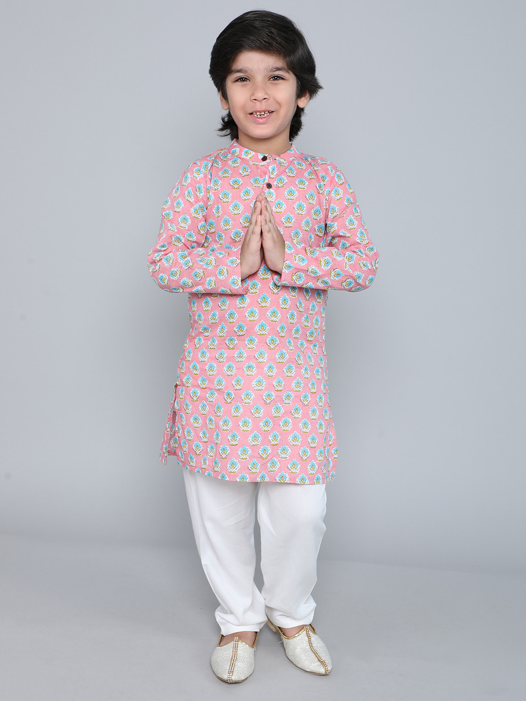 The Magic Wand Boys Floral Printed Mandarin Collar Straight Kurta With Pyjamas