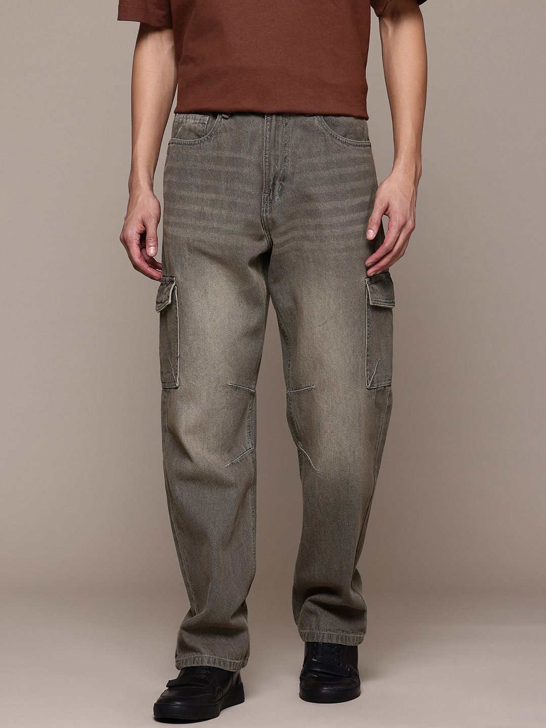 The Roadster Lifestyle Co. Men Slouchy Fit Washed Effect Light Fade Cargo-Style Jeans