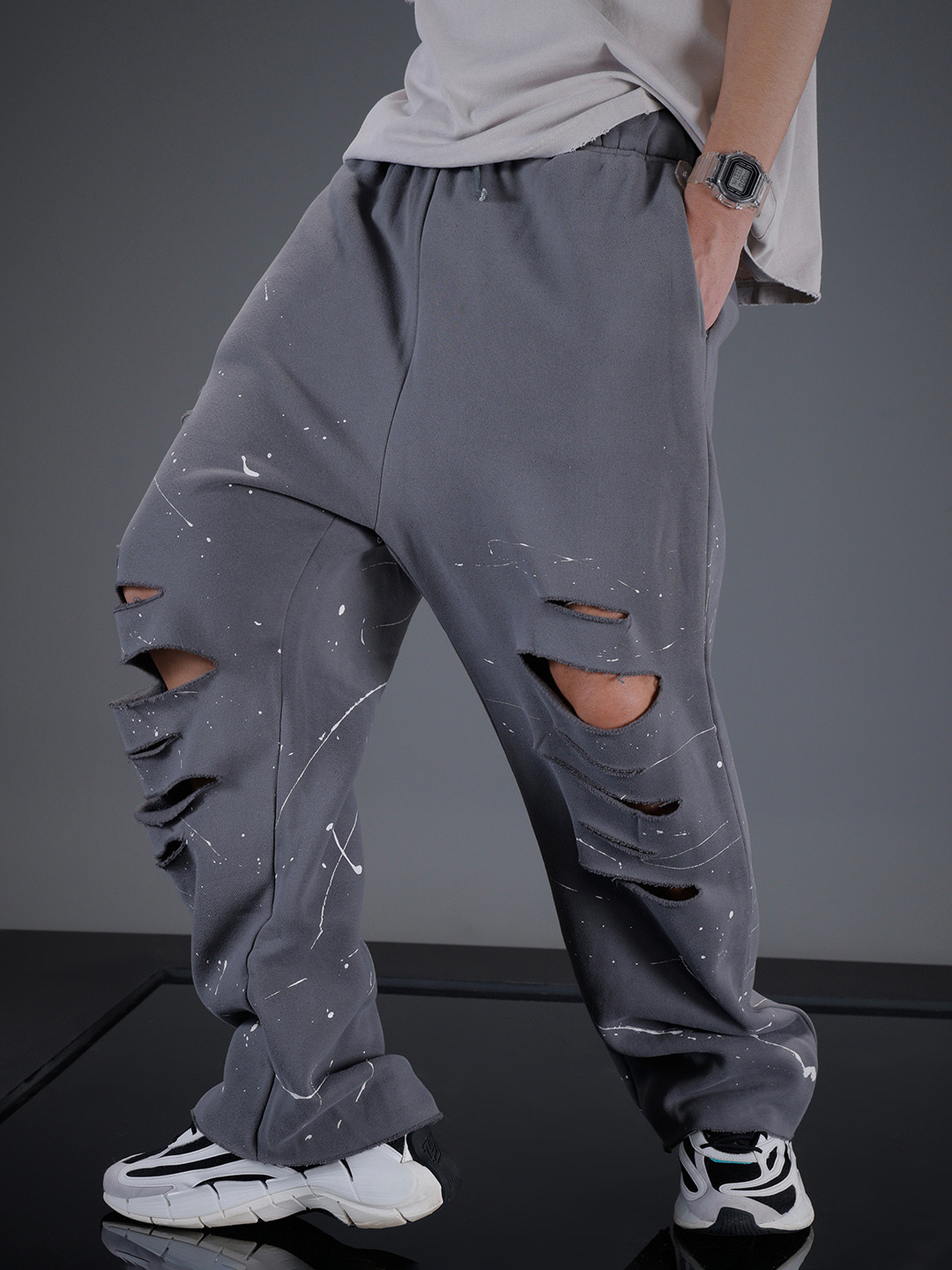 SOKO STREET Men Pure Cotton Printed Ripped Relaxed Fit Trousers