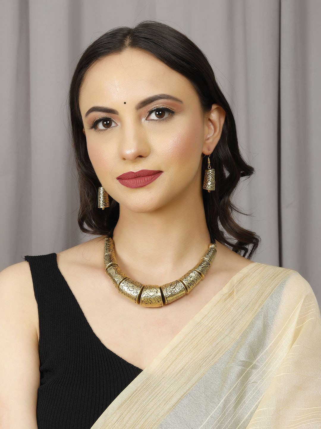 VIVAZS Antique Silver-Oxidised Engraved Hasli Necklace Set with Matching Drop Earrings